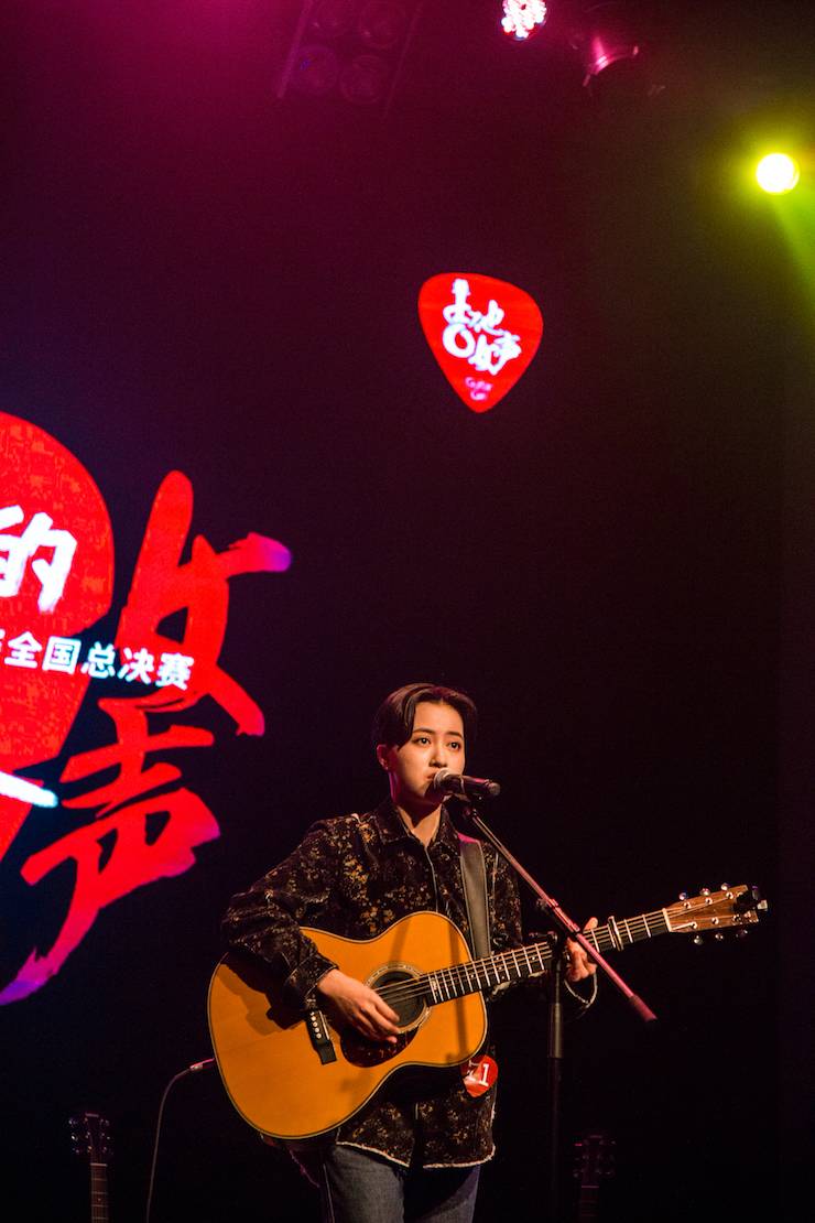 第四届“fun88乐天堂吉他女声弹唱大赛”总冠军出炉<br />温格夺冠，董冬冬担任评委